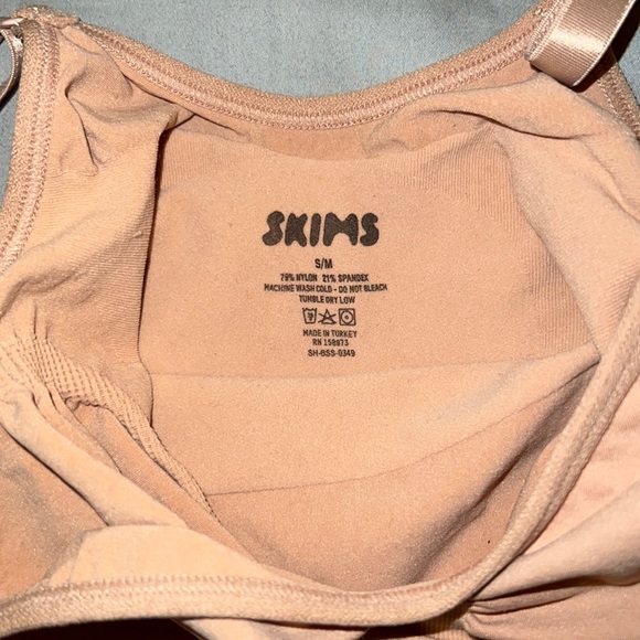 SKIMS SEAMLESS SCULPT MID THIGH BODYSUIT - Picture 4 of 7